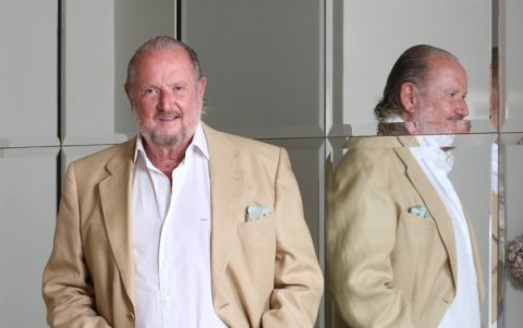 Su vida en los últimos años ha transcurrido entre España y Ecuador.