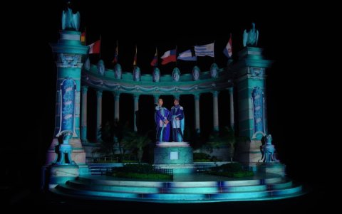 Espectáculo. Uno de los programas de este mes es la iluminación de sitios emblemáticos de la ciudad.