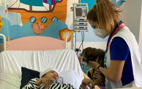Tres días a la semana, la mascota visitará a los pacientes de Solca.