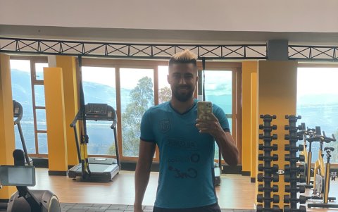 Noboa, luego de su largo viaje desde Rusia, se bajó del avión y fue a entrenar en solitario a la Casa de la Selección.