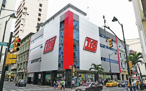 El primer local que TIA abrió en el centro de Guayaquil.