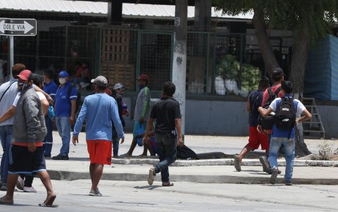 Mal. En el mercado de Montebello la Policía ratifica que existe el problema de microtráfico de drogas.