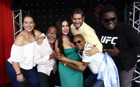 Lucho con Angélica Arriciaga, Meche Pacheco, Jota Jaramillo, Héctor Díaz y Orlando Quiñónez.