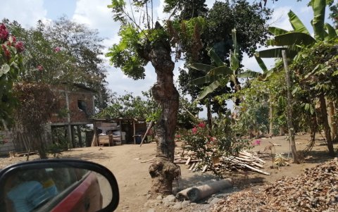 En una camioneta, los miembros de la fundación llegaron para conocer la zona.