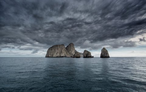 Un dato importante: Seatech fue beneficiada por la reforma tributaria después de que la empresa y sus directivos donaron 480 millones al uribismo en 2018.