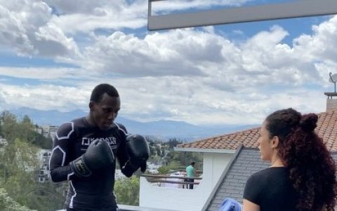 En su preparación Jacky cuenta con el apoyo de su esposo y entrenador Dionicio Gustavo, karateca dominicano que por dos ocasiones se colgó oro en Juegos Panamericanos..