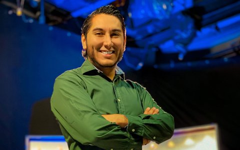 Nació en Ambato. Tiene 12 años viviendo en Guayaquil.