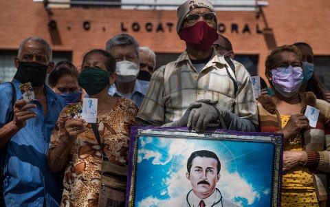 Pese a la situación crítica de la pandemia en el país sudamericano, los devotos quisieron participar con su presencia en el acto.