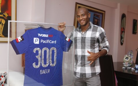Óscar Bagüí, con 38 años, es uno de los emblemas de Emelec.