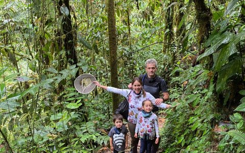 Denisse Molina con sus seres queridos.