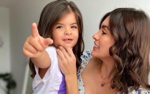 Krysthel Chuchuca con Amelia