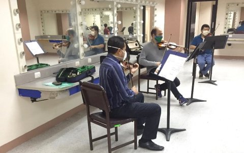 La orquesta reinició sus ensayos presenciales con distanciamiento.