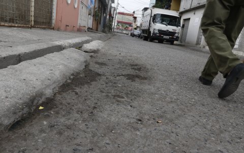 Desgaste. Tres calles necesitan una intervención.