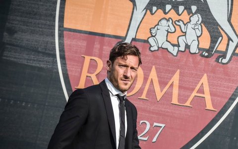 El italiano Francesco Totti reportó su contagio de COVID-19