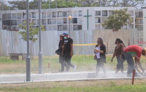 Hecho. En los camposantos sí se permitió la sepultura.