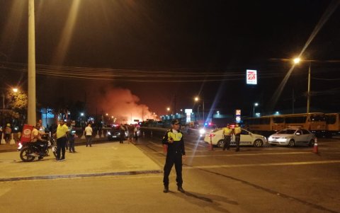 Se empieza a cerrar la vía.