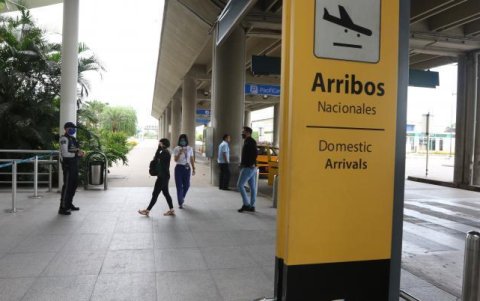Tránsito. Aunque los vuelos se reactivaron en Guayaquil, aún es muy bajo el número de pasajeros que ingresan y salen desde el aeropuerto José Joaquín de Olmedo.