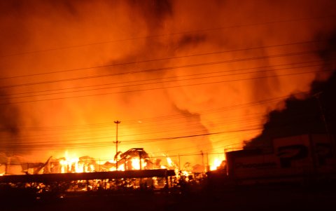 Hasta las 04:00 fueron las llamas de mayor magnitud. Los bomberos desconocen la magnitud de la desgracia, pero estiman que podría tratarse de más de una hectárea.