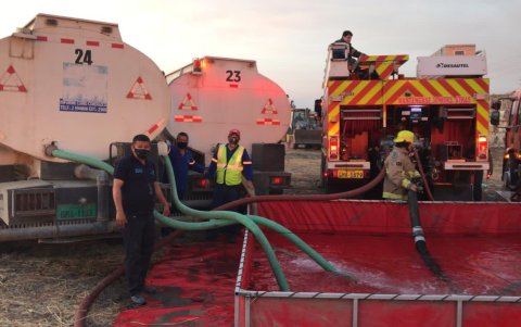 Bomberos de varias localidades han participado en la tarea de apagar el fuego.