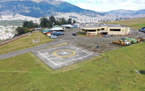 Una visión general del primer helipuerto púbico de Ecuador.
