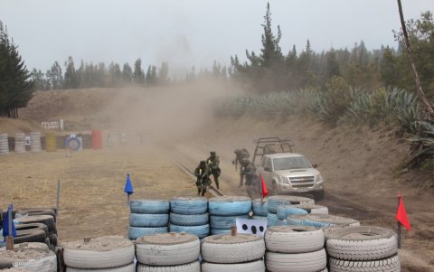 Acceso. Se efectúan las coordinaciones para que en el futuro el espacio se abra al personal civil.