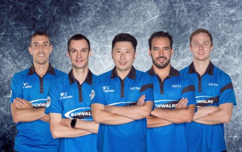 Alberto (segundo desde la derecha) junto al equipo Schwalbe Bergneustadt que disputa la primera categoría de la Bundesliga.