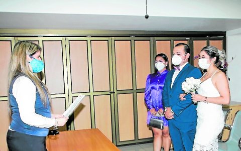 Registro. Isaac Valle vino desde Nueva York para casarse con Karen Peñafiel.