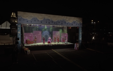 En la foto el show navideño del Policentro sin público y que se transmitió por redes sociales y un canal