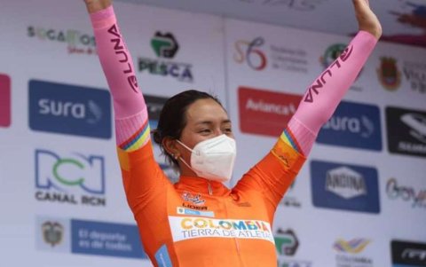Líder. La ciclista ecuatoriana con el maillot anaranjado de La Vuelta.