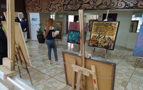 Conjunto. En Guayaquil se exhiben 21 obras. Otras 17 se exponen en Quito. Es la totalidad de las pinturas que se subasta el 25 de este mes.