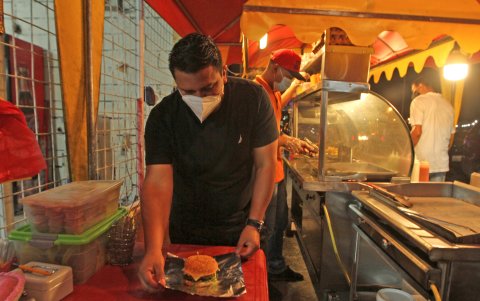 Actividad. Los propietarios concuerdan que la avenida ha cogido más vida y color por la presencia de los negocios.