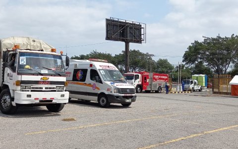 Hecho. A la explanada del estadio Monumental han llegado algunos equipos