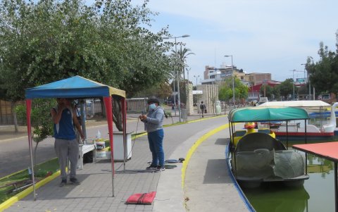María Padilla, la mamá de Miryam, alquila botes en Riobamba.