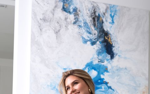 Kate Griffith junto a su querida mascota, un braco alemán.