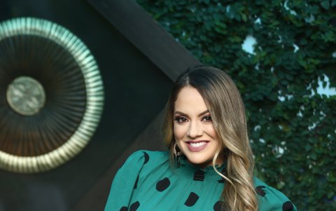 Verónica es dueña de una tienda de ropa.