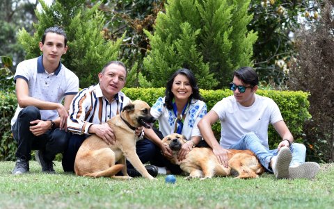 Los momentos en familia son los que más disfruta. Con ellos comparte sus aficiones.