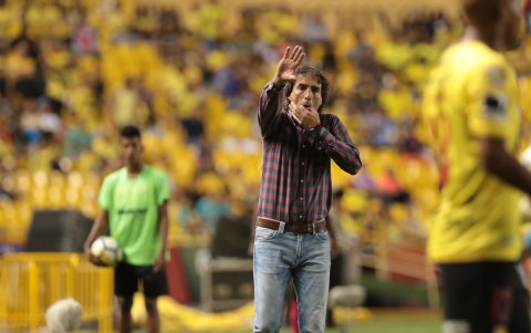 Guillermo Almada como director técnico de Barcelona.