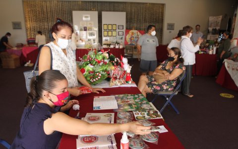Participación. Un total de 20 emprendedores participan en la feria.