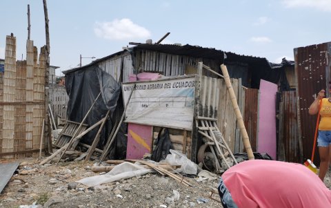 Cualquier tipo de material es utilizado para ubicar casas.