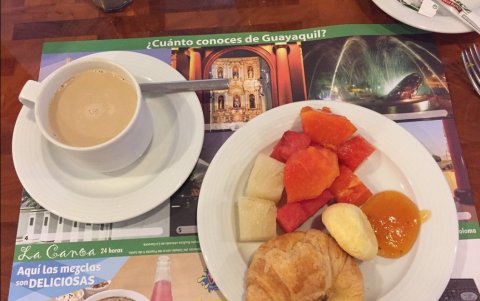 La Canoa se ubica entre las calles Chile y 10 de Agosto.