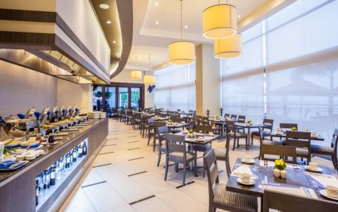 El restaurante se ubica en la Calle Numa Pompilio Llona, Las Peñas.