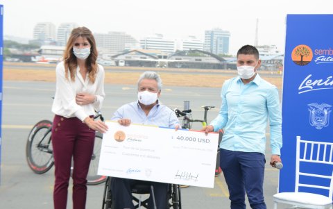 El presidente de la república, Lenín Moreno, y la secretaria del Deporte, Andrea Sotomayor, entregaron $ 40.000 para la disputa de la prueba que abandera Caicedo.