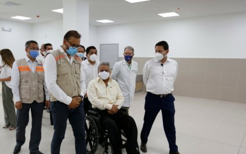 En el recorrido que hizo el presidente, Lenin Moreno, se ve solo la edificación, falta equipar al nuevo Hospital de Durán.