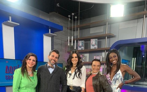 Con sus compañeros Ivonne Chávez, Mauricio Barcelata, Luz Elena González y Luis Magaña.