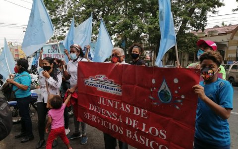 Los usuarios solicitan el apoyo de otras entidades, como la Defensoría del Pueblo.
