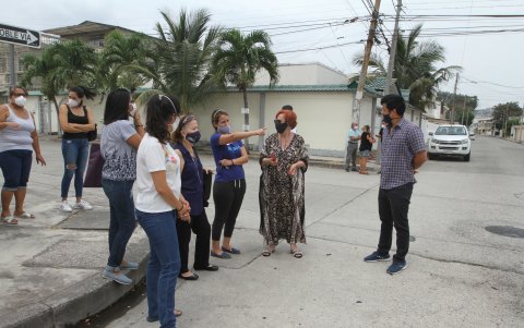Unión. Los residentes de este sector del norte de Guayaquil denuncian que los vehículos circulan a alta velocidad. Exigen más controles y la instalación de semáforos.