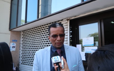 El abogado Sinivaldo Cabarcas, defensor de Mieles, aseguró que la exreina está enferma.