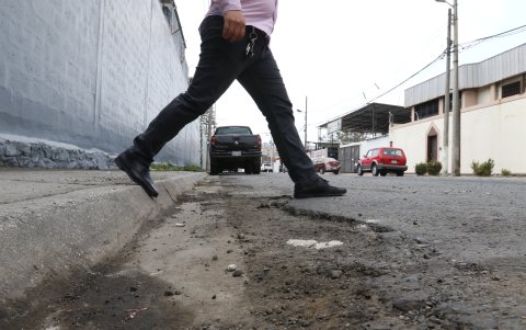 En algunas calles de la Kennedy, este es el estado en el que se encuentran las veredas.