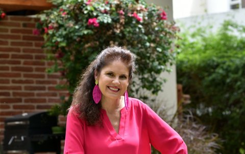 La ex reina de Quito, tiene una maestría en Derecho Internacional Ambiental.