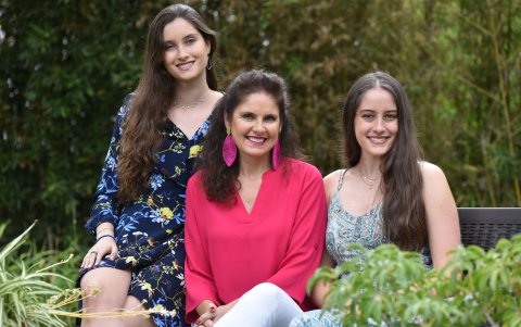 Junto a sus hijas Isabella y Martina.